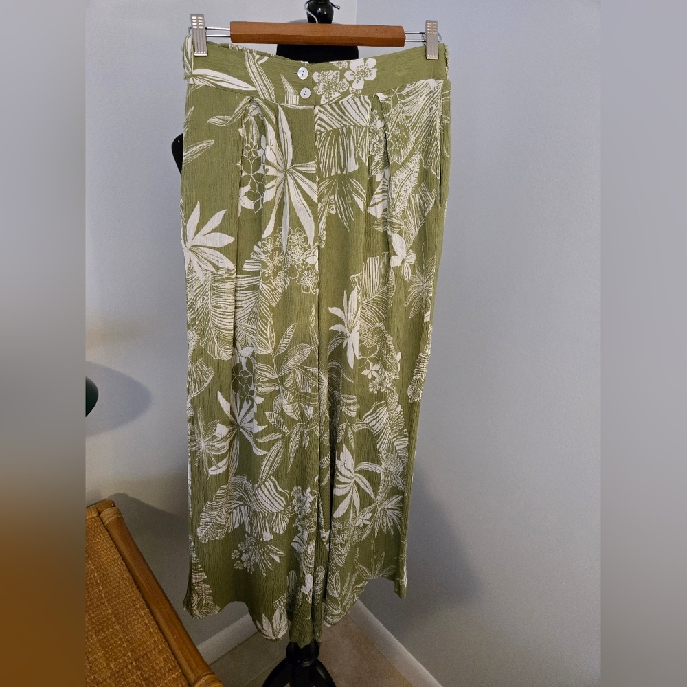 Patrons of peacd. Green Floral Wide-Leg Pants. Size S.